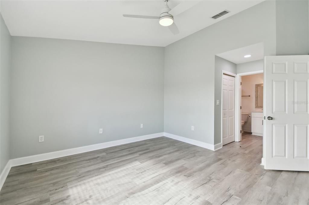 For Sale: $369,900 (2 beds, 2 baths, 1422 Square Feet)