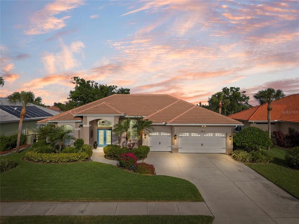 For Sale: $762,500 (3 beds, 2 baths, 2270 Square Feet)