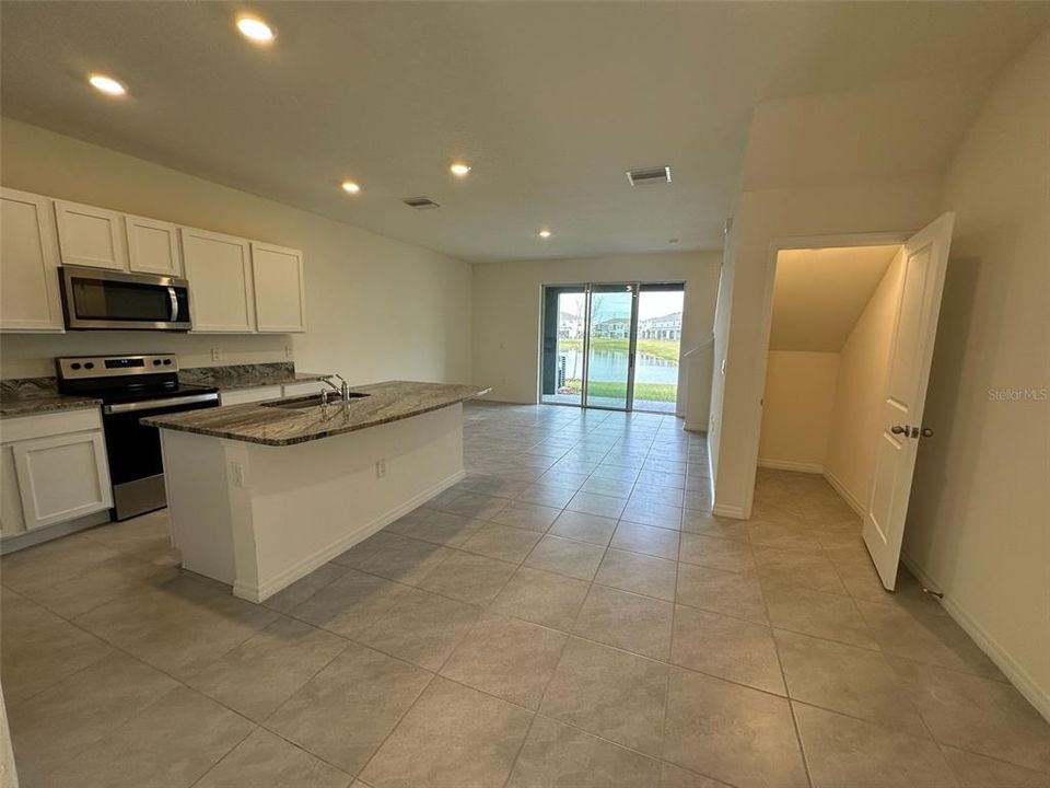 For Sale: $329,900 (3 beds, 2 baths, 1673 Square Feet)