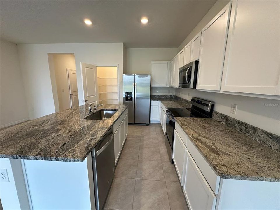 For Sale: $329,900 (3 beds, 2 baths, 1673 Square Feet)