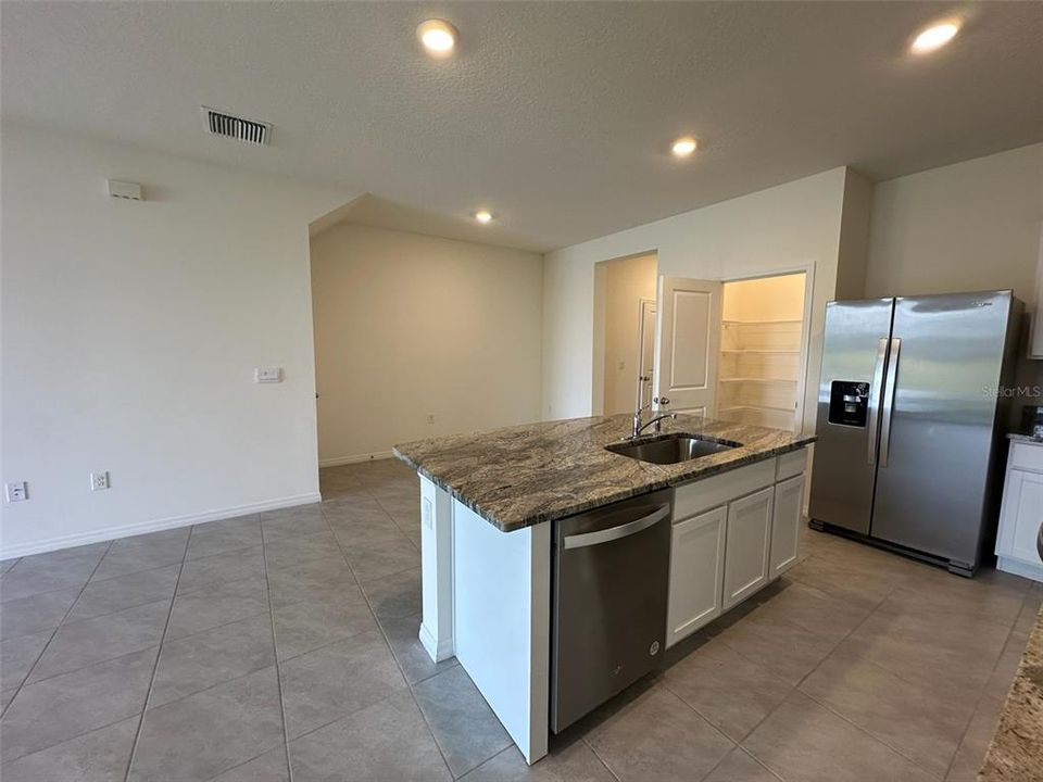 For Sale: $329,900 (3 beds, 2 baths, 1673 Square Feet)