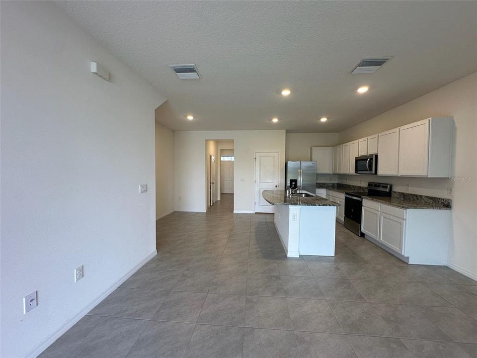 For Sale: $329,900 (3 beds, 2 baths, 1673 Square Feet)