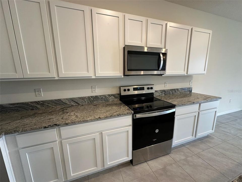 For Sale: $329,900 (3 beds, 2 baths, 1673 Square Feet)