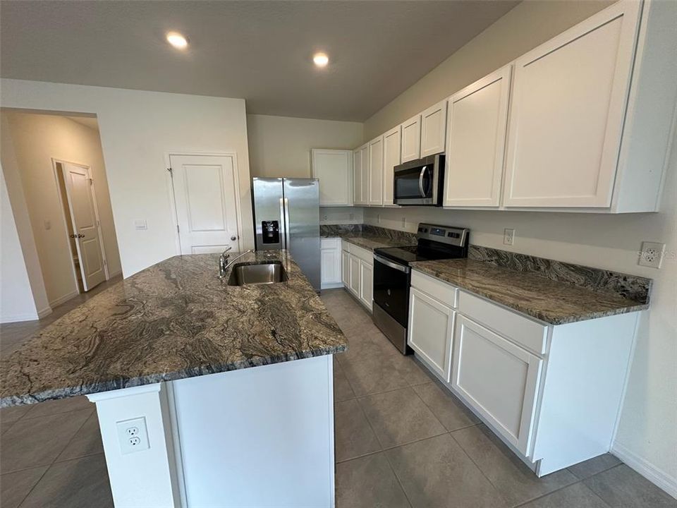 For Sale: $329,900 (3 beds, 2 baths, 1673 Square Feet)