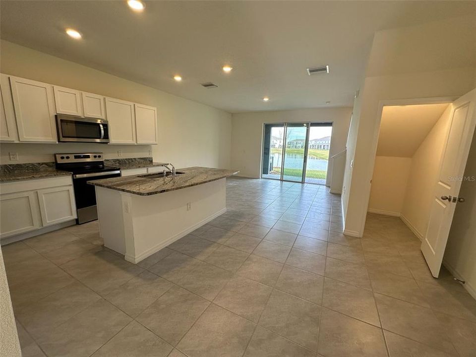 For Sale: $329,900 (3 beds, 2 baths, 1673 Square Feet)