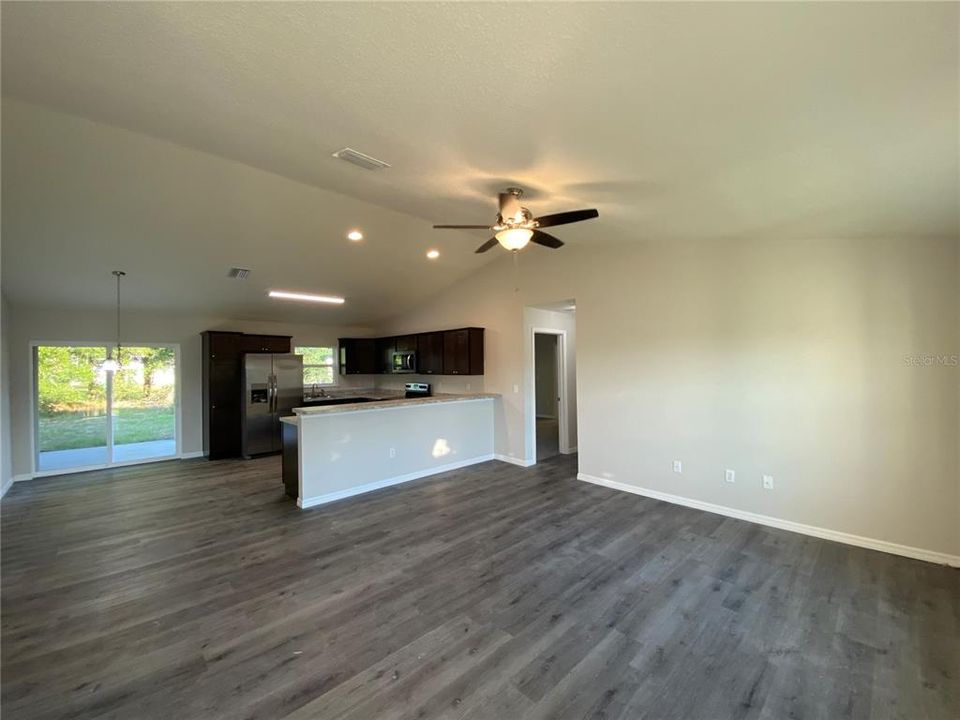 For Rent: $1,675 (3 beds, 2 baths, 1352 Square Feet)