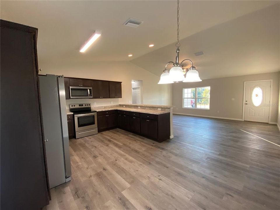 For Rent: $1,675 (3 beds, 2 baths, 1352 Square Feet)