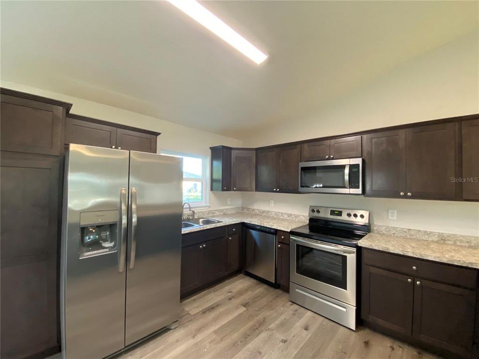 For Rent: $1,675 (3 beds, 2 baths, 1352 Square Feet)