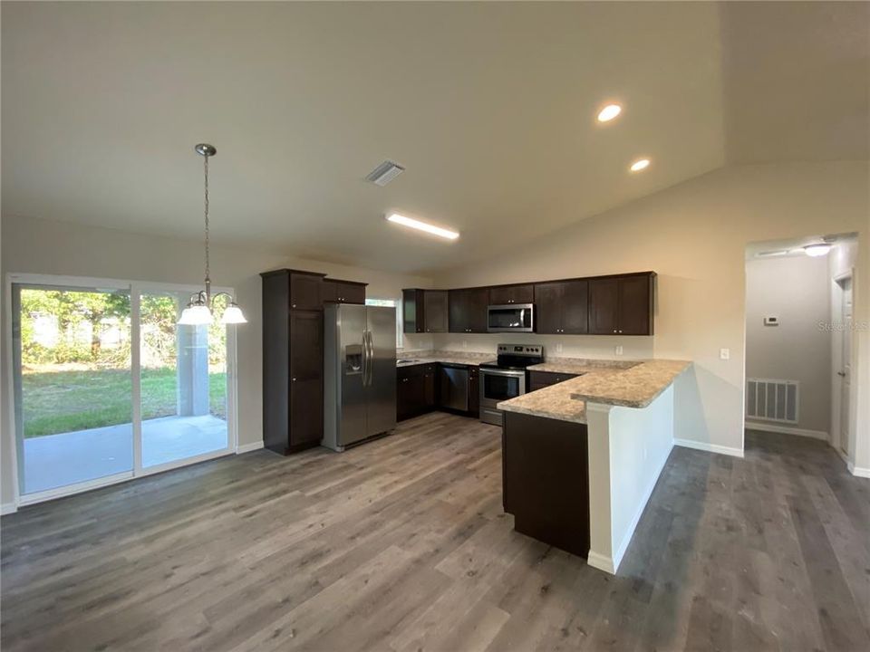 For Rent: $1,675 (3 beds, 2 baths, 1352 Square Feet)