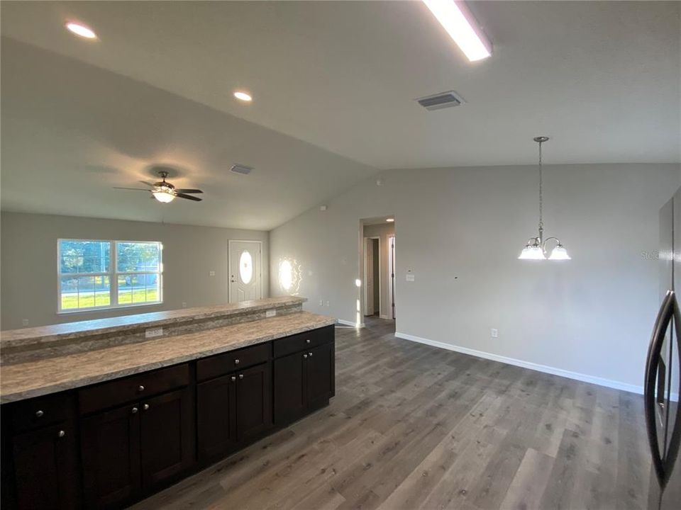 For Rent: $1,675 (3 beds, 2 baths, 1352 Square Feet)