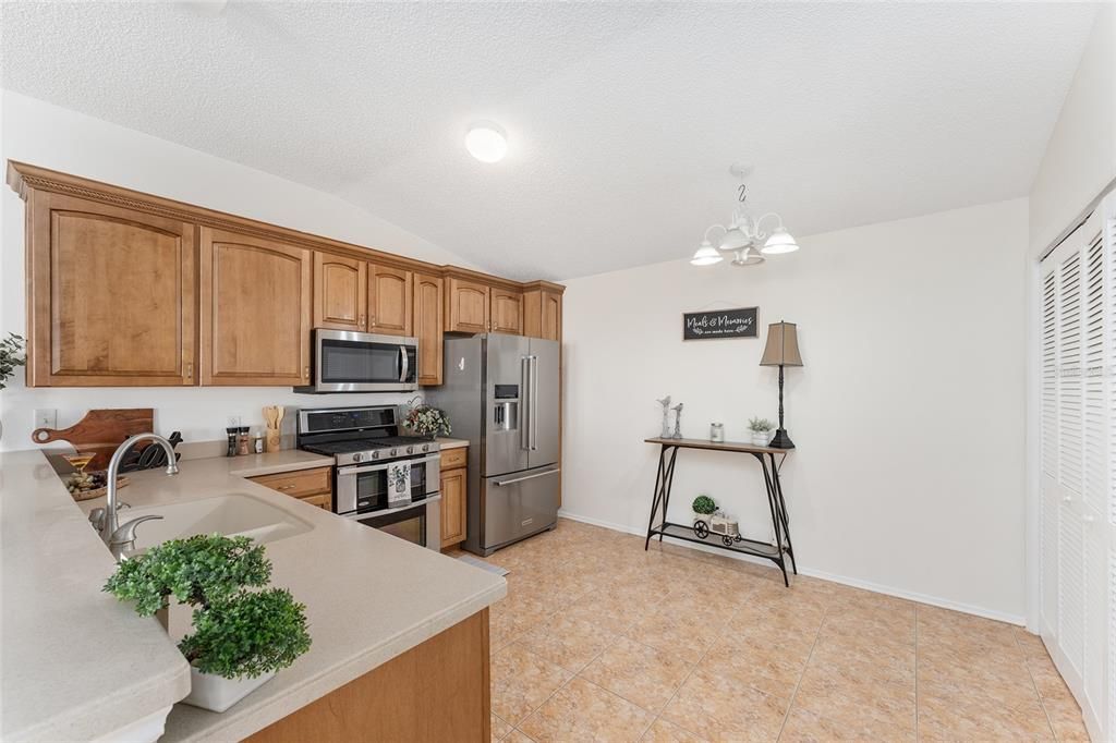 For Sale: $264,900 (2 beds, 2 baths, 1156 Square Feet)