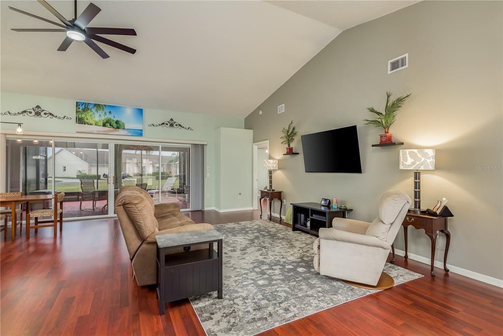 For Sale: $395,000 (2 beds, 2 baths, 1663 Square Feet)