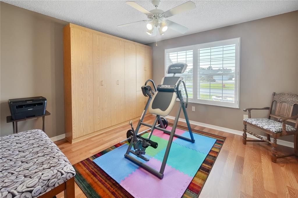 Guest room with Murphy bed