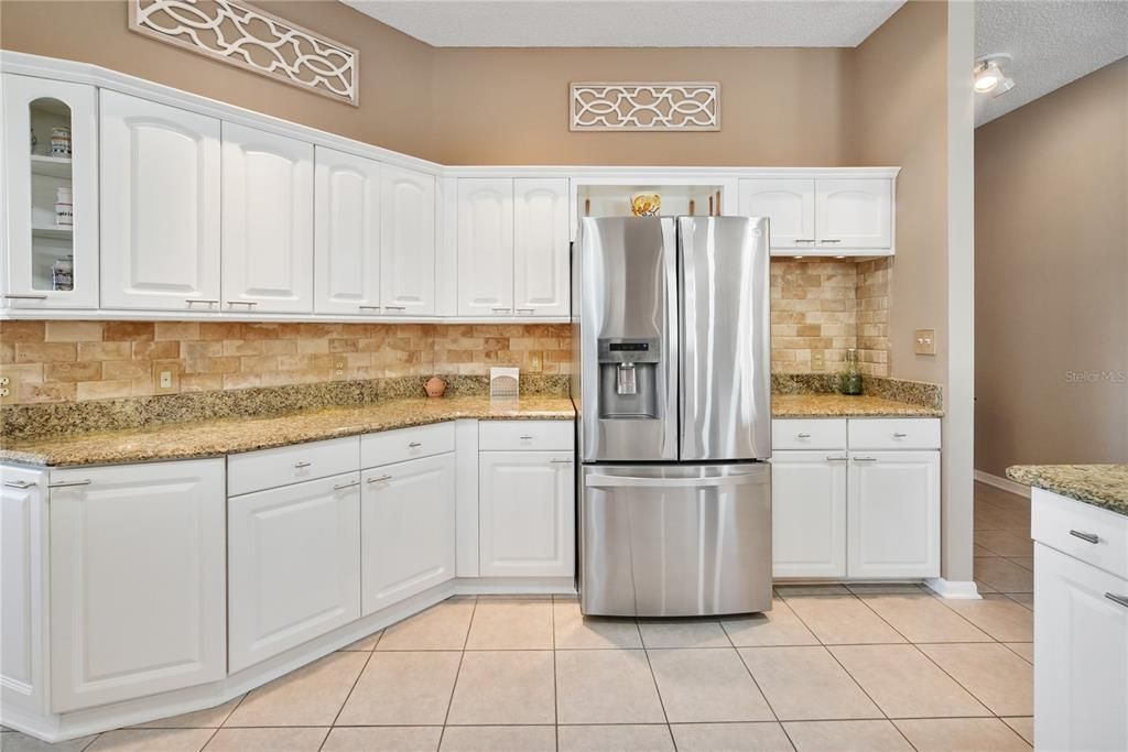 Kitchen granite with gas stove