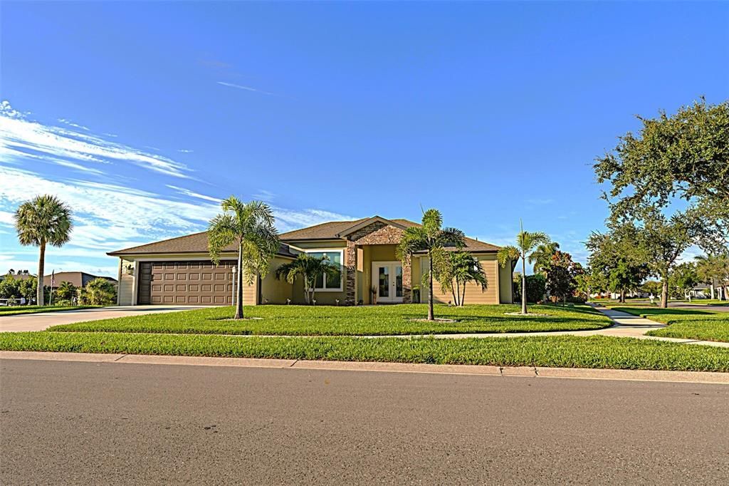 For Sale: $649,000 (3 beds, 2 baths, 1853 Square Feet)