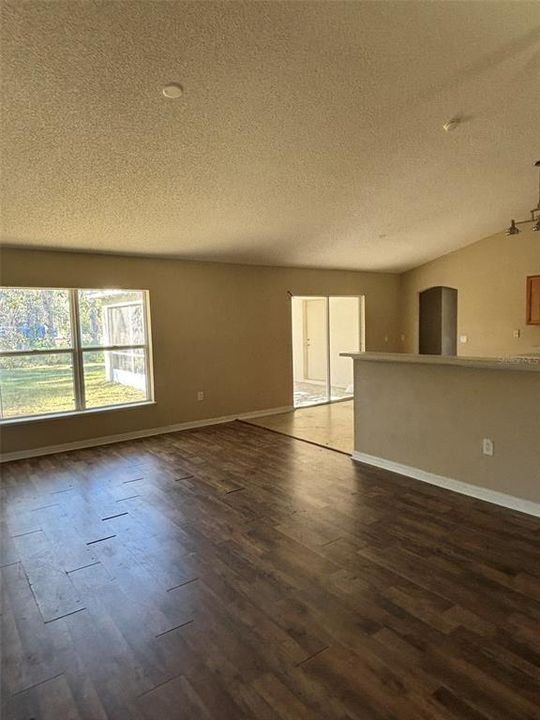 For Rent: $2,000 (4 beds, 2 baths, 2237 Square Feet)