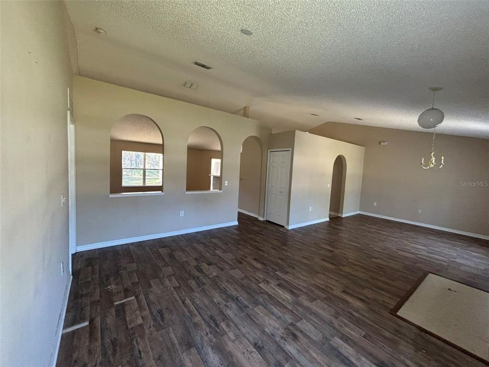 For Rent: $2,000 (4 beds, 2 baths, 2237 Square Feet)