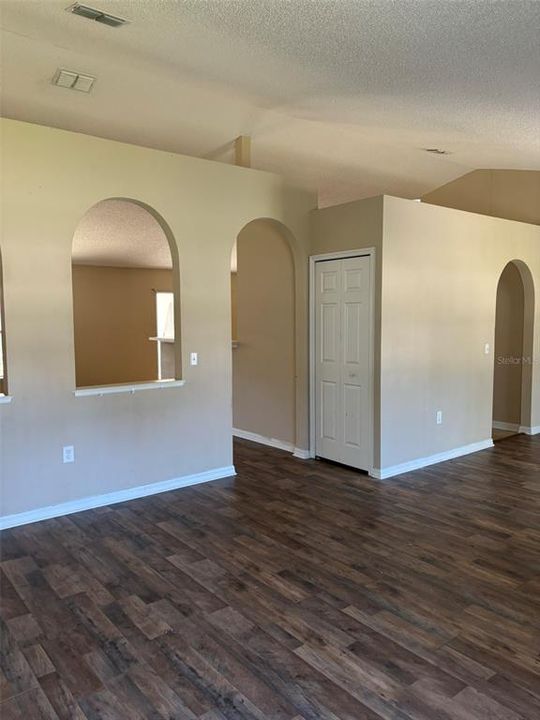 For Rent: $2,000 (4 beds, 2 baths, 2237 Square Feet)