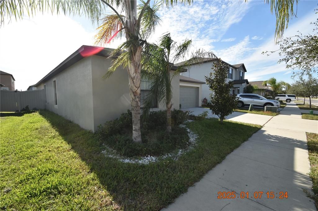 For Rent: $2,295 (4 beds, 2 baths, 1935 Square Feet)