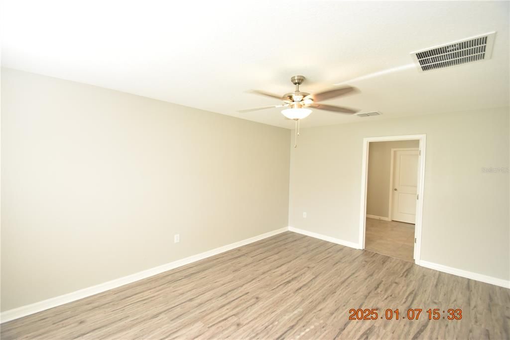 For Rent: $2,295 (4 beds, 2 baths, 1935 Square Feet)