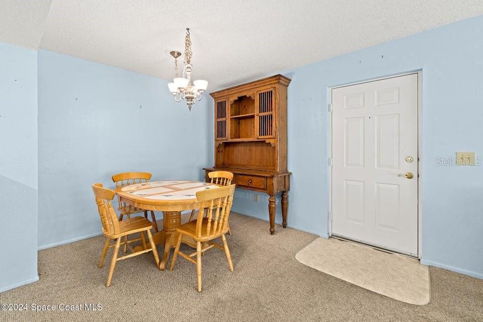 For Sale: $167,900 (2 beds, 2 baths, 825 Square Feet)