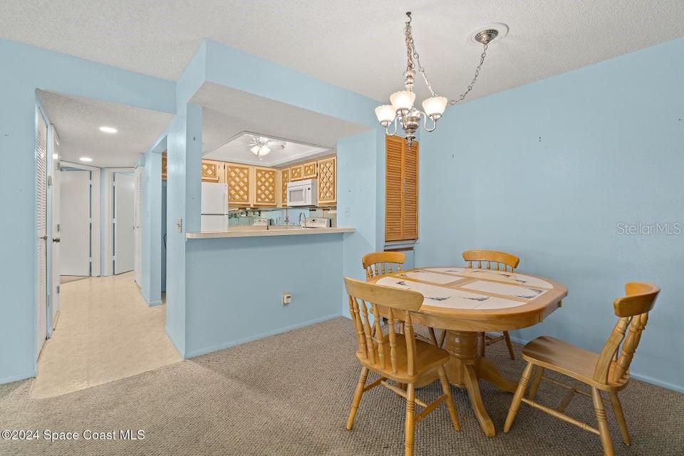 For Sale: $167,900 (2 beds, 2 baths, 825 Square Feet)