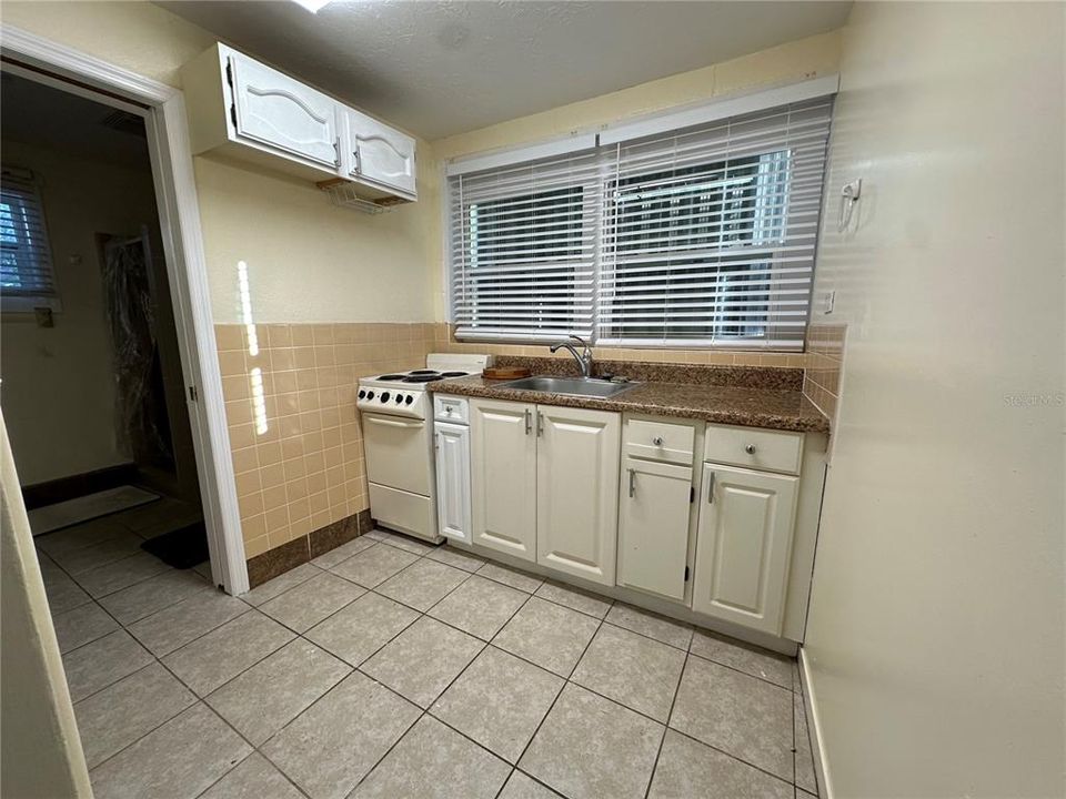 For Rent: $1,450 (1 beds, 1 baths, 700 Square Feet)