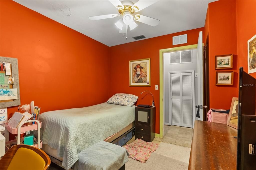 For Sale: $290,000 (3 beds, 1 baths, 1014 Square Feet)