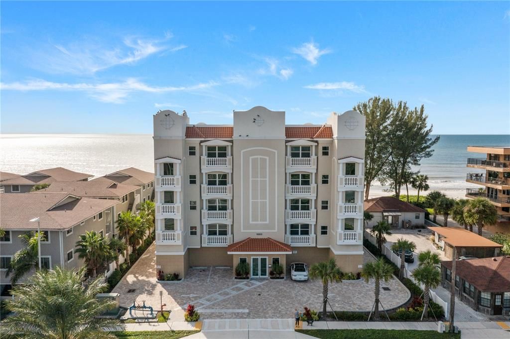 Recently Rented: $9,200 (4 beds, 3 baths, 3105 Square Feet)