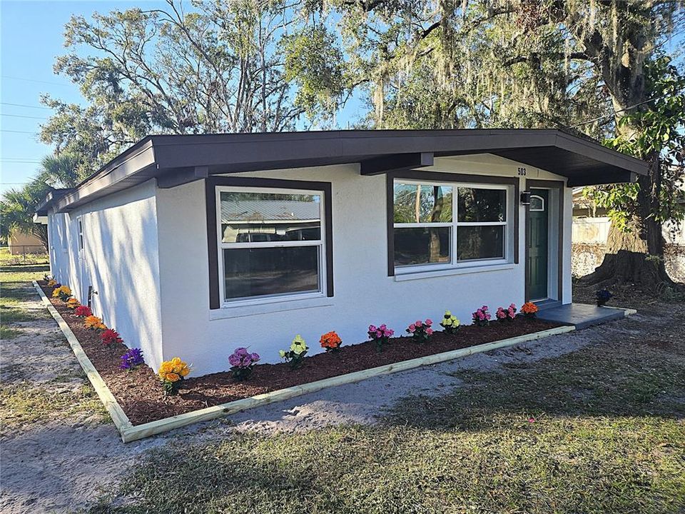 For Sale: $239,900 (3 beds, 2 baths, 1053 Square Feet)