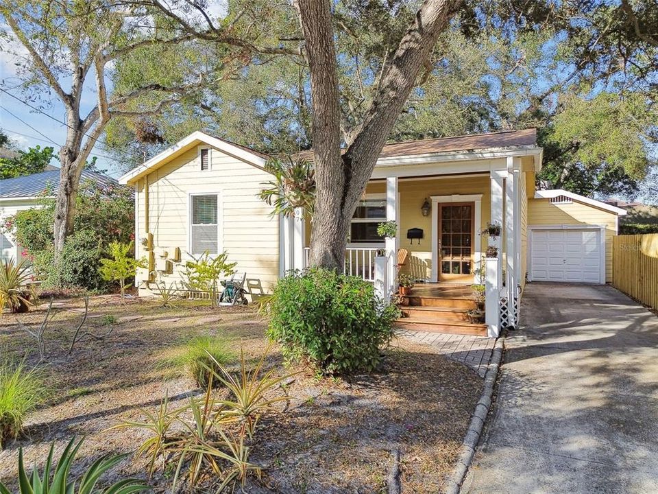 For Sale: $789,000 (3 beds, 2 baths, 1639 Square Feet)