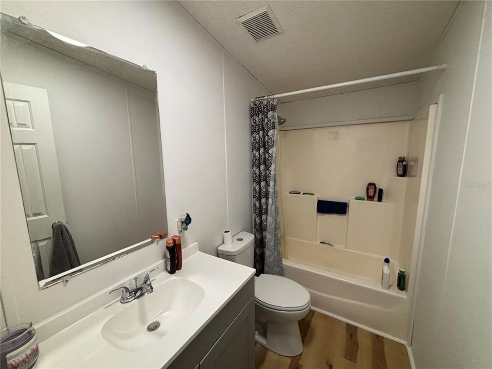 待售: $250,000 (4 贝兹, 2 浴室, 2160 平方英尺)