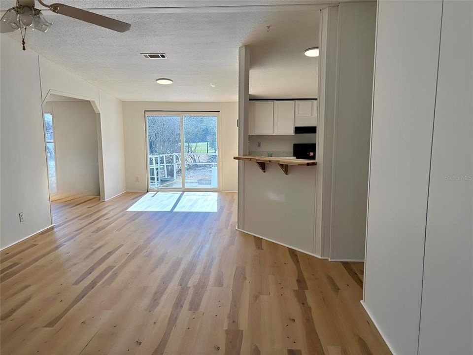 待售: $250,000 (4 贝兹, 2 浴室, 2160 平方英尺)