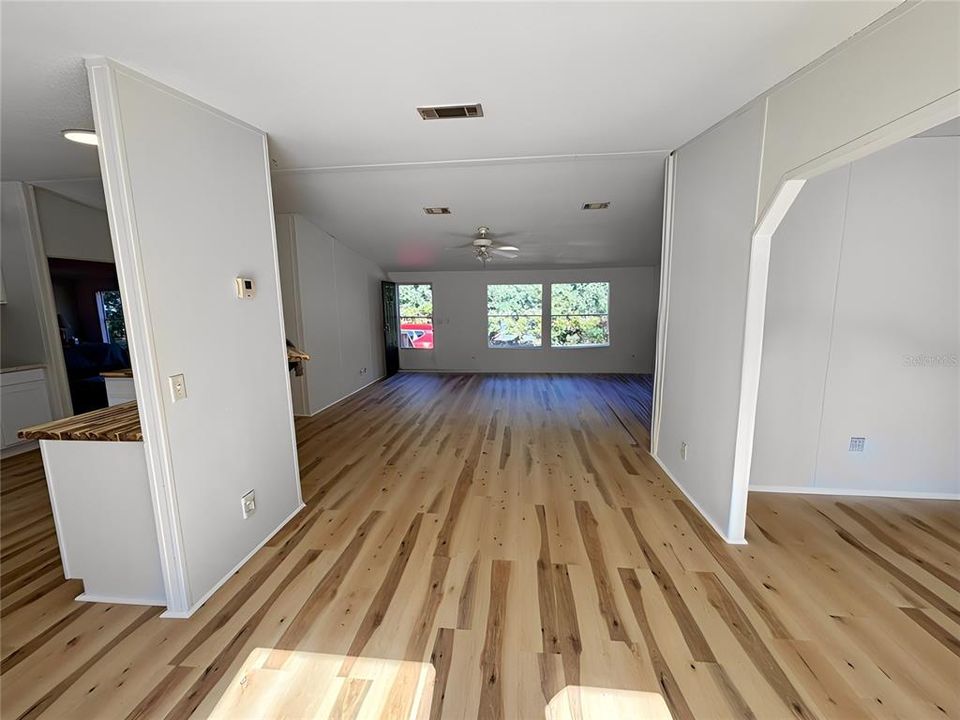 待售: $250,000 (4 贝兹, 2 浴室, 2160 平方英尺)