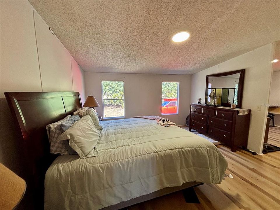 待售: $250,000 (4 贝兹, 2 浴室, 2160 平方英尺)