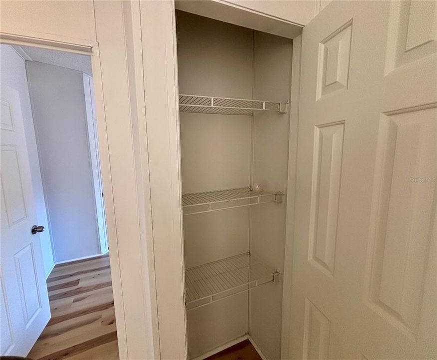 待售: $250,000 (4 贝兹, 2 浴室, 2160 平方英尺)