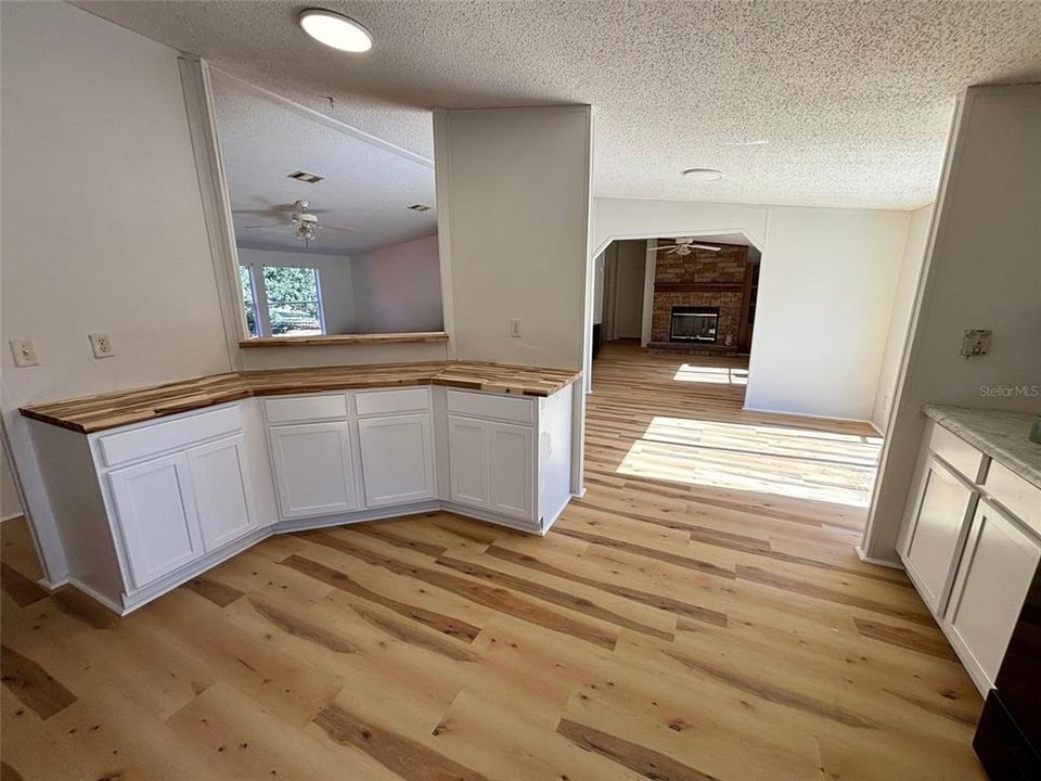 待售: $250,000 (4 贝兹, 2 浴室, 2160 平方英尺)