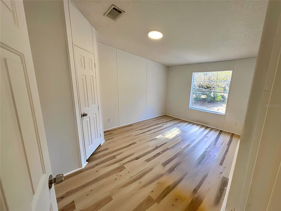 待售: $250,000 (4 贝兹, 2 浴室, 2160 平方英尺)