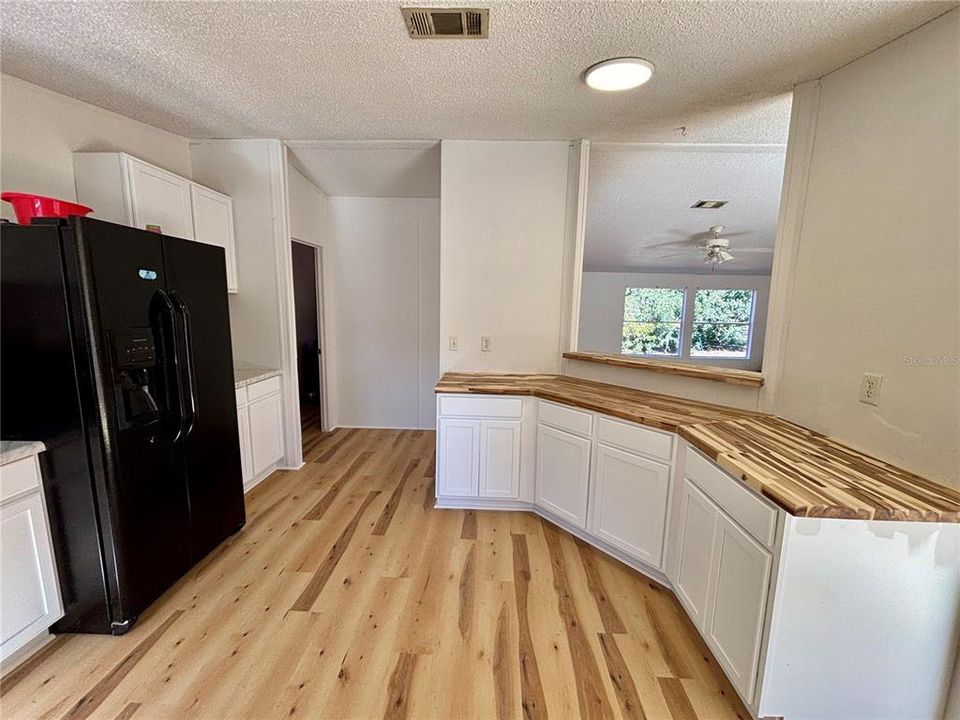 待售: $250,000 (4 贝兹, 2 浴室, 2160 平方英尺)