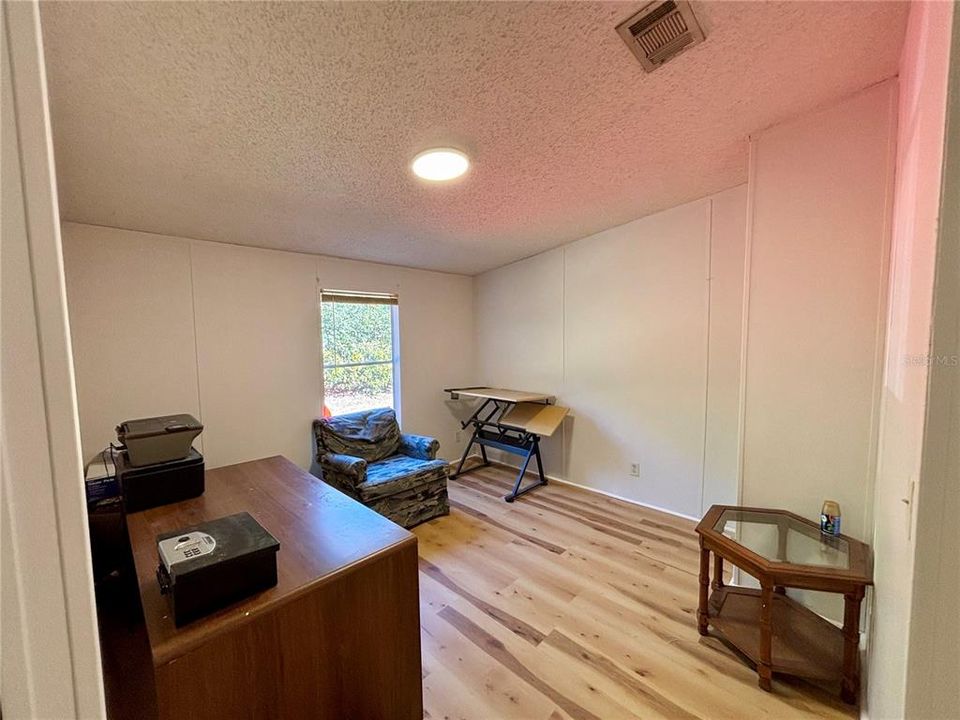 待售: $250,000 (4 贝兹, 2 浴室, 2160 平方英尺)