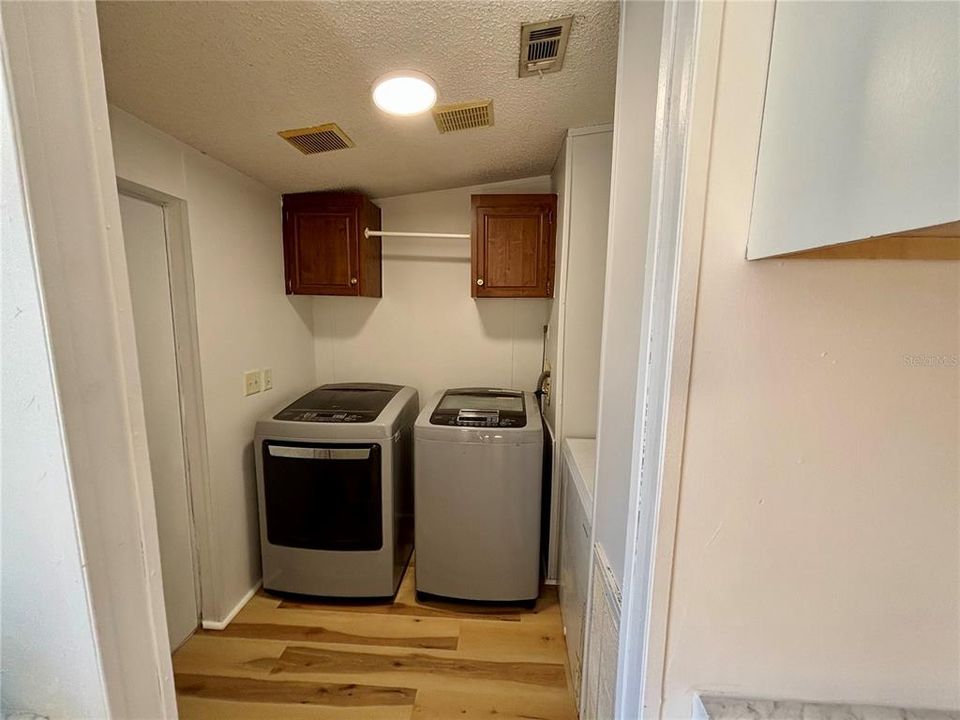 待售: $250,000 (4 贝兹, 2 浴室, 2160 平方英尺)