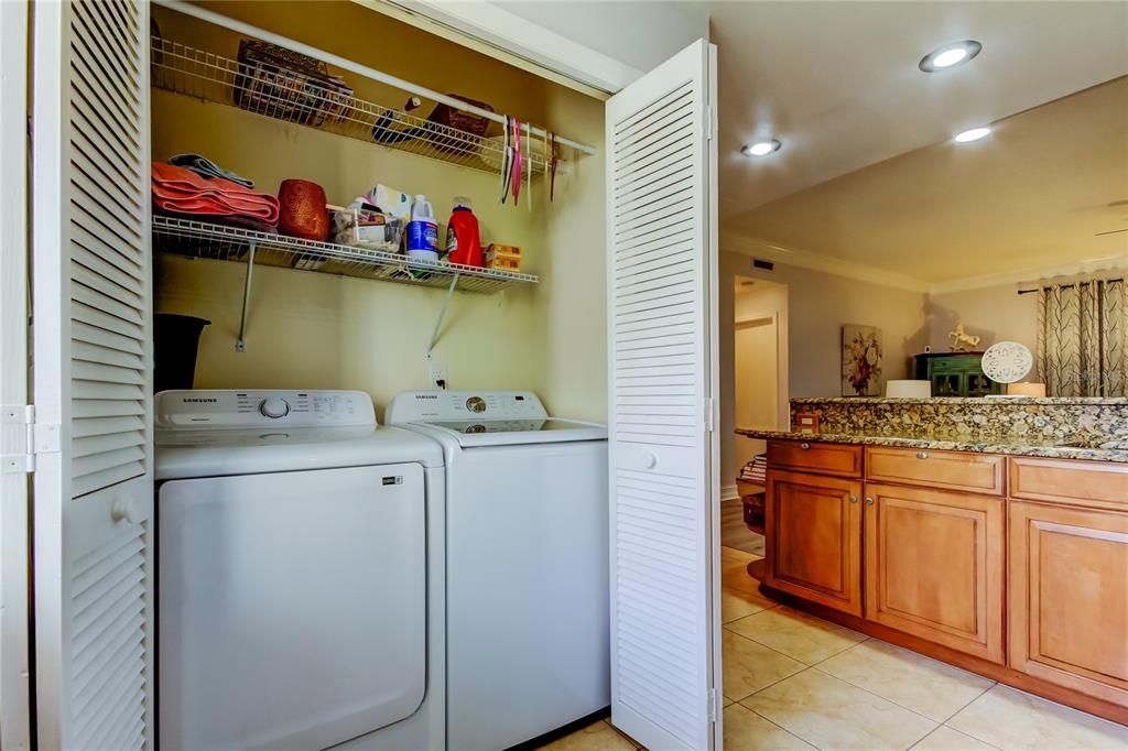 For Sale: $300,000 (2 beds, 2 baths, 1170 Square Feet)