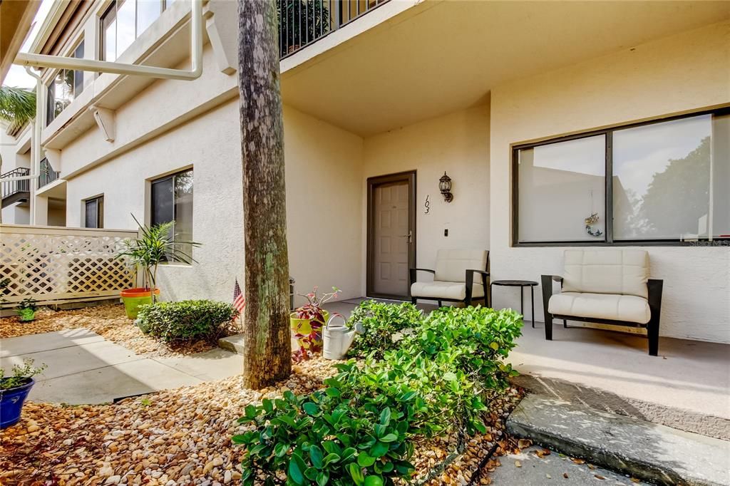 For Sale: $300,000 (2 beds, 2 baths, 1170 Square Feet)