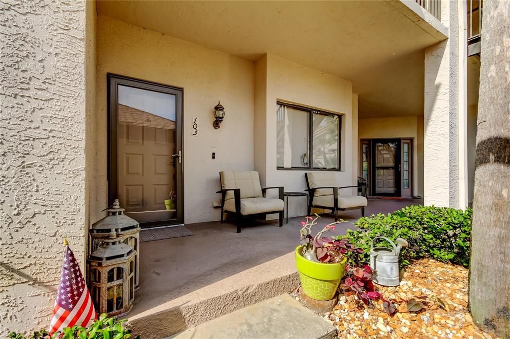 For Sale: $300,000 (2 beds, 2 baths, 1170 Square Feet)