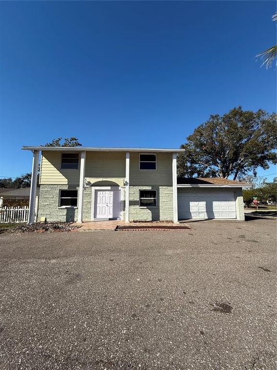 For Rent: $2,600 (4 beds, 2 baths, 1440 Square Feet)