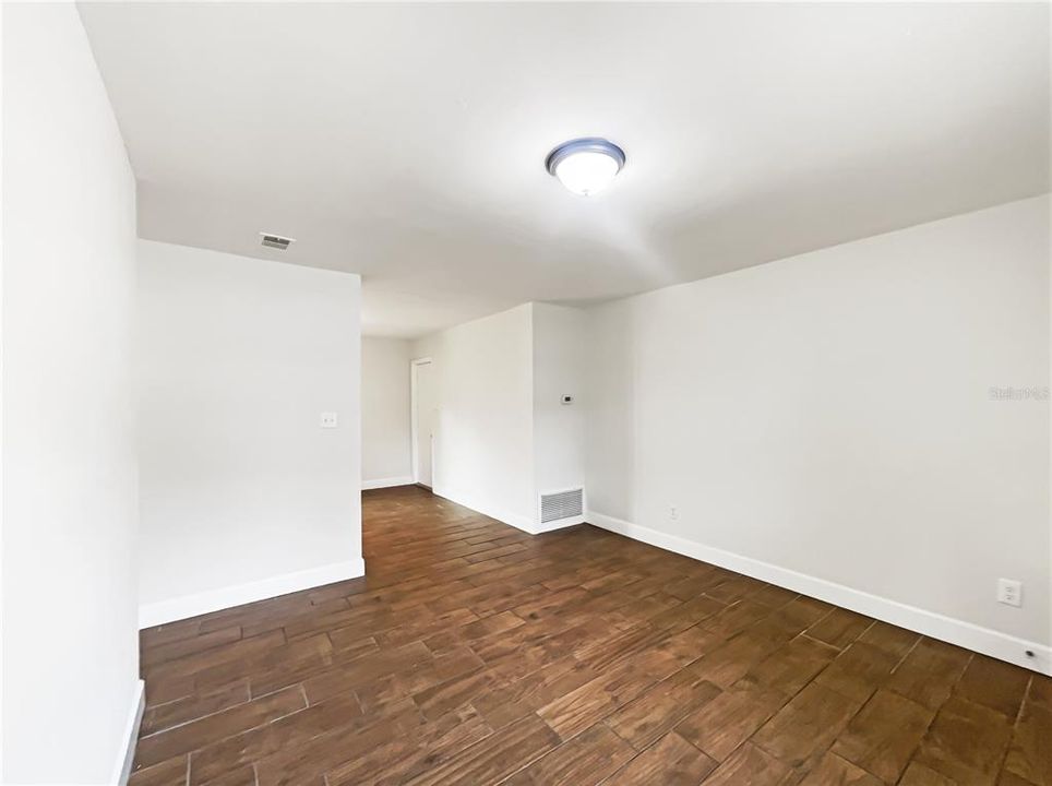 For Sale: $240,000 (3 beds, 1 baths, 936 Square Feet)