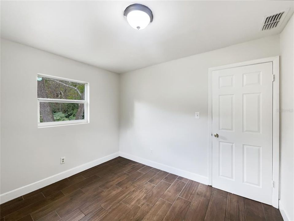 For Sale: $240,000 (3 beds, 1 baths, 936 Square Feet)