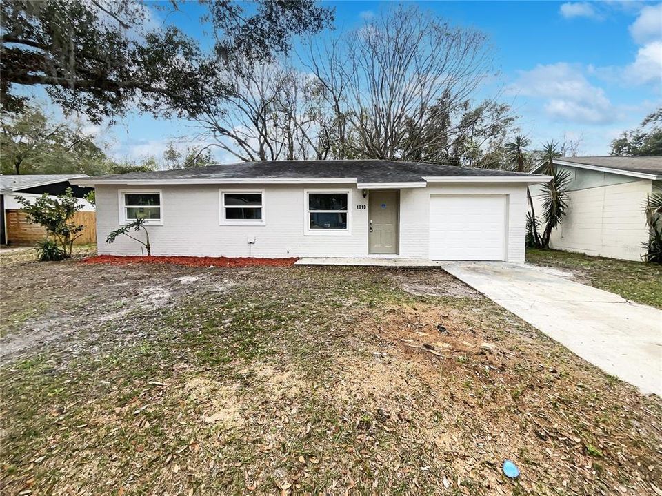 For Sale: $240,000 (3 beds, 1 baths, 936 Square Feet)