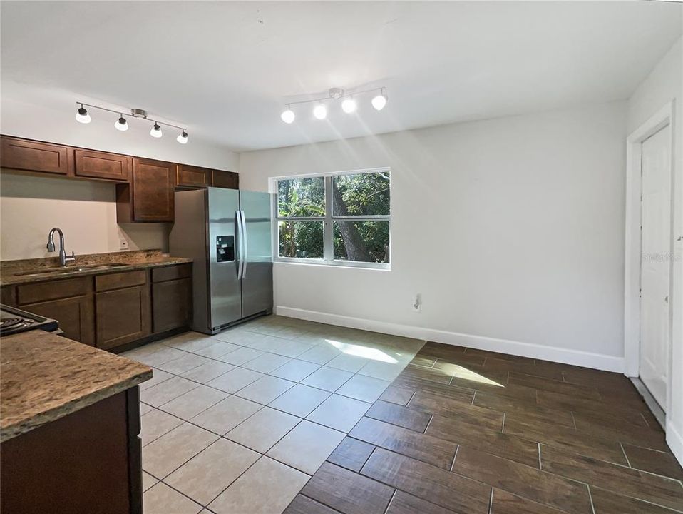 For Sale: $240,000 (3 beds, 1 baths, 936 Square Feet)