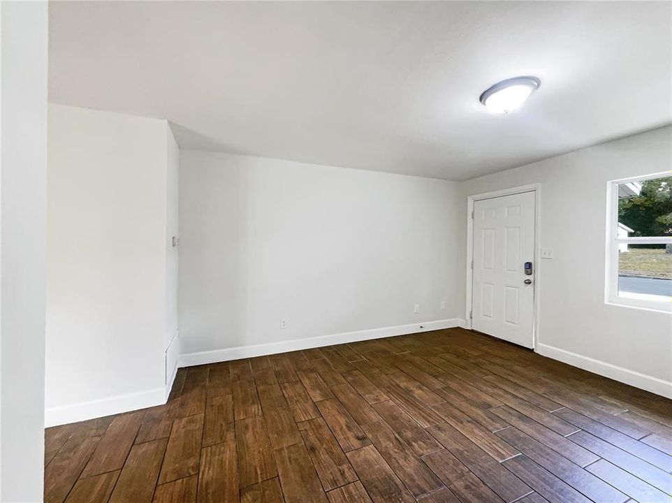 For Sale: $240,000 (3 beds, 1 baths, 936 Square Feet)